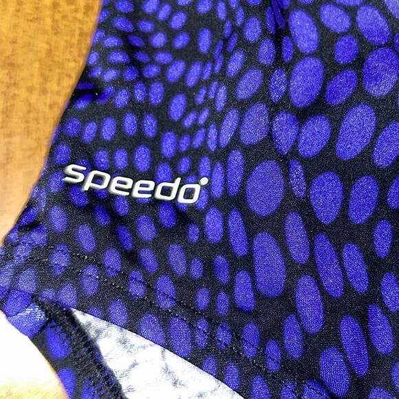 Speedo one piece bathing suit - Picture 2 of 5